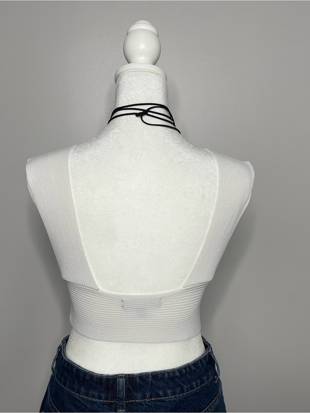 Missguided White Ribbed Cropped V-Neck Tank - Picture 4 of 7